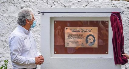 Develan placa dedicada a Karl Marx en Veracruz
