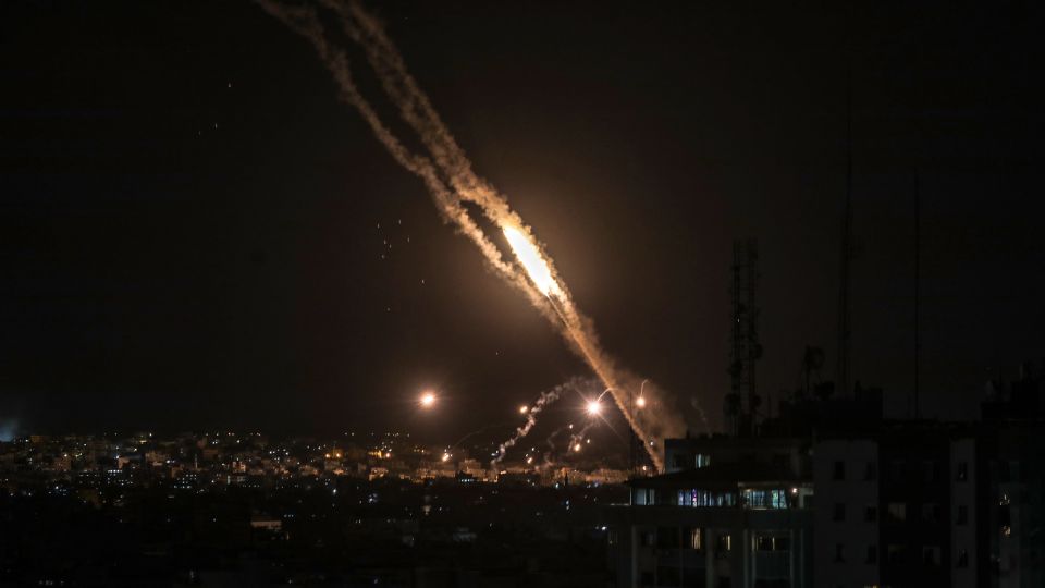 Hizbulá lanza cien cohetes contra Israel en las últimas tres horas.