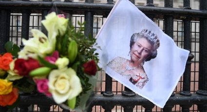 Isabel II celebra la "paz continua" en Irlanda del Norte