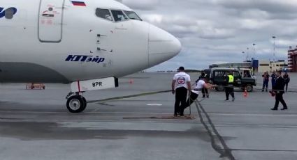 Video: Ruso arrastra avión de 40 toneladas y rompe récord