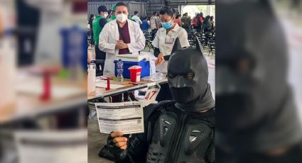 Superhéroes y villanos acuden al llamado de la vacunación en Nezahualcóyotl