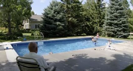 Abuelito puso una alberca pública en su jardín para superar su depresión y soledad