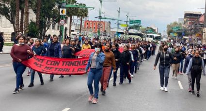 Marchan normalistas de Puebla para denunciar acoso y hostigamiento