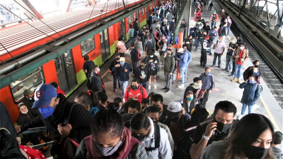 Usuarios reportaron suspensión del servicio en la Línea 8 del Metro.