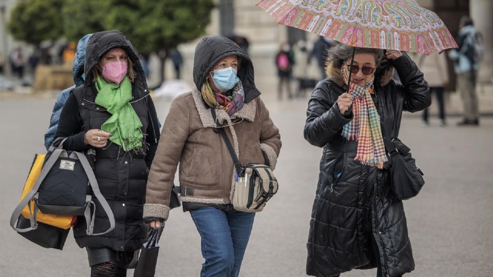 Abrígate, en la capital se sentirá un intenso frío y no descartan lluvias