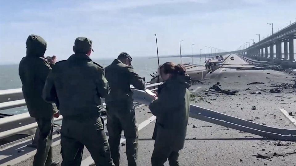 Autoridades rusas supervisan el lugar del atentado