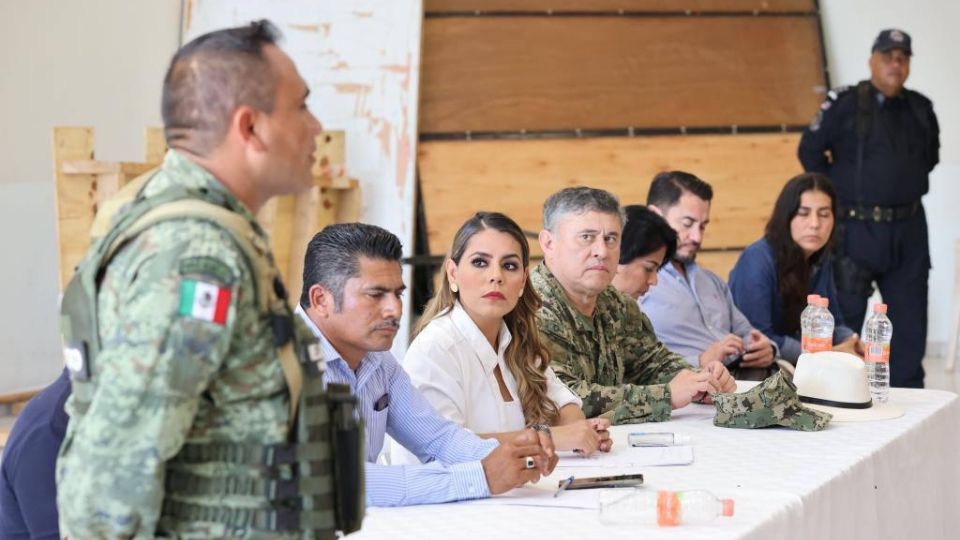 En la reunión asistieron integrantes del Ayuntamiento, instituciones estatales y federales de seguridad.