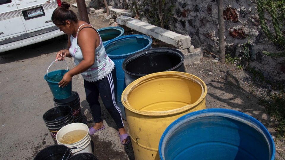 Cada tercer día la alcaldía abastece agua a las colonias de Iztapalapa.