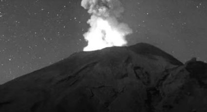 Volcán Popocatépetl anochece junto a varias estrellas fugaces: VIDEO