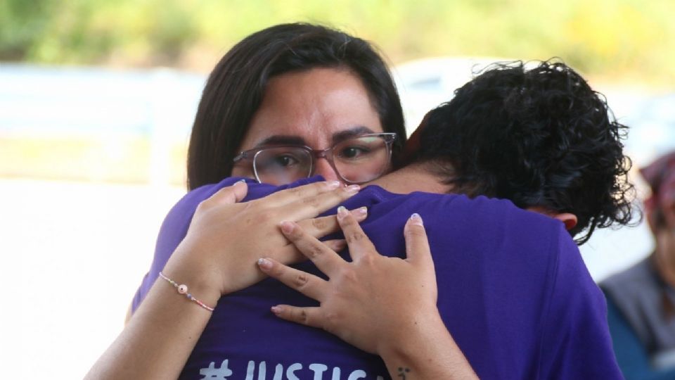 Marcha de mujeres para protestar por la muerte de la joven Ariadna Fernanda.