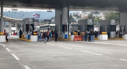 Toman maestros de Guerrero caseta de cobro de la México-Cuernavaca; piden cuota de paso