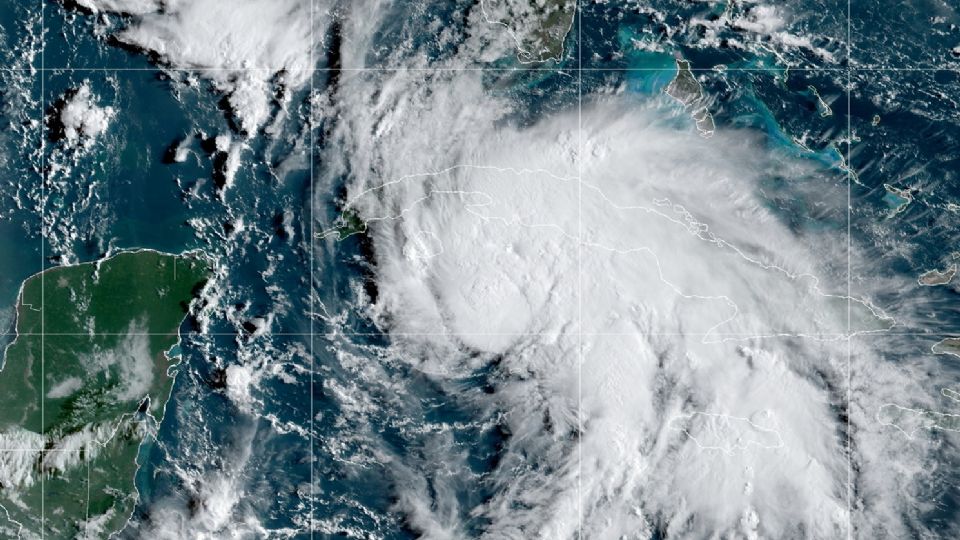 Imagen satelital del huracán Lisa
