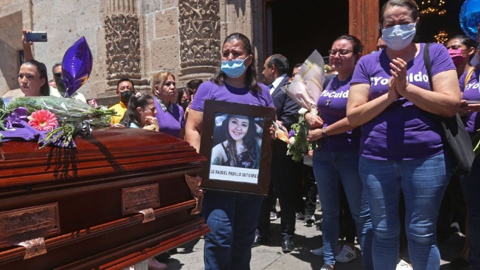 Familiares asistieron a la misa de cuerpo presente de Luz Raquel Padilla, victima de feminicidio.