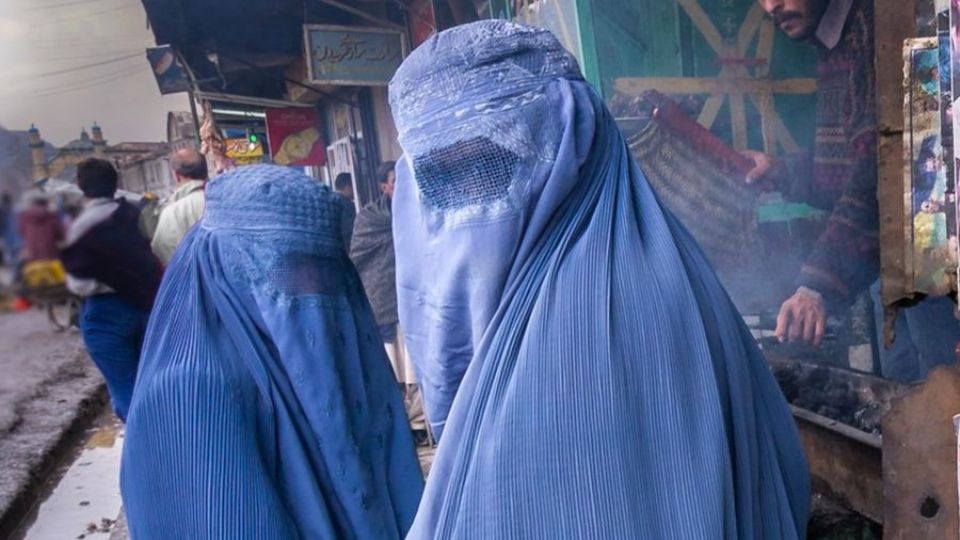 Mujeres afganas cubiertas del rostro