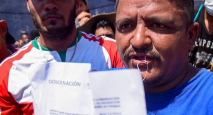 Marchan migrantes en busca de que les agilicen documentos en Chiapas