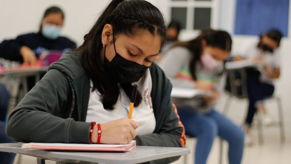 Becas para el Bienestar Benito Juárez en educación básica y educación media superior.