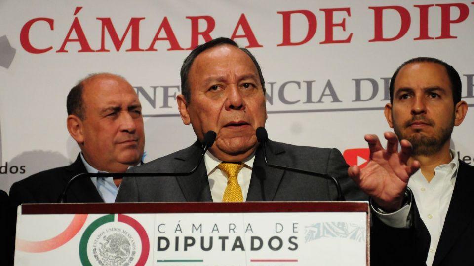 El líder del PRD, Jesús Zambrano, dijo que la reforma electoral de AMLO no va a pasar porque es retrógrada.