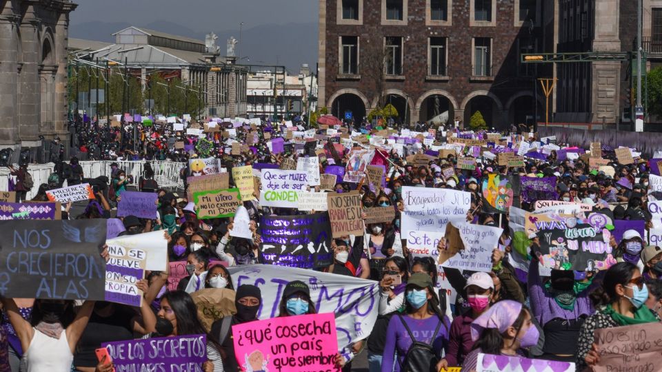 Marcha feminista por el 8M en México.