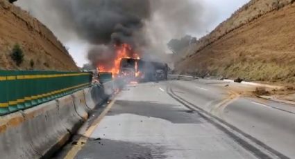 Autopista México-Puebla: Cierran circulación por choque e incendio de vehículo