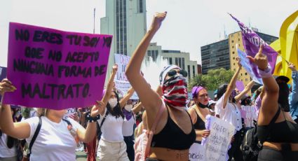 Pase de lista y encendido de veladoras, así fue la marcha en CDMX contra feminicidios