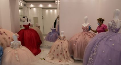 Quinceañera pierde su vestido en la combi; empresa le regala uno nuevo