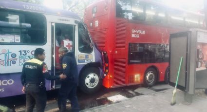 Choque de autobús contra Metrobús deja 60 lesionados 