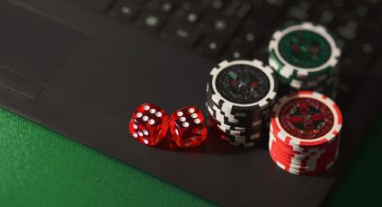 Empleado recibe 358 mil dólares por error, renuncia a su trabajo y pierde todo en casinos