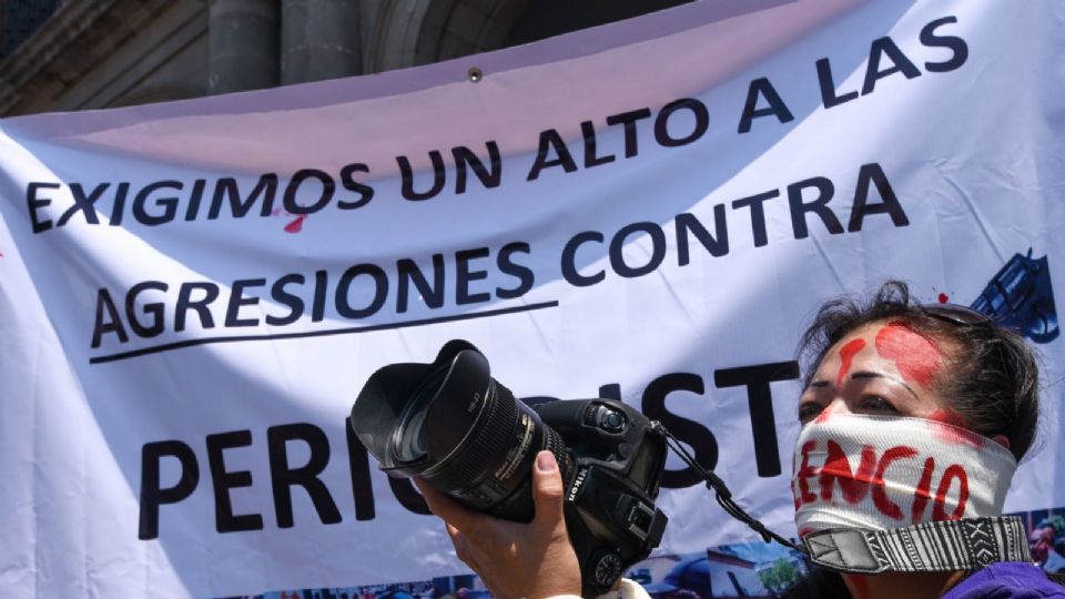 Protesta de periodistas tras las agresiones al gremio.