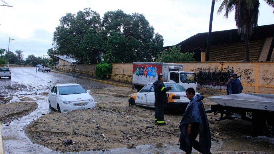 Fuerte oleaje, inundaciones y deslaves han sido los efectos que se han observado en el puerto por los remanentes del huracán Blas.