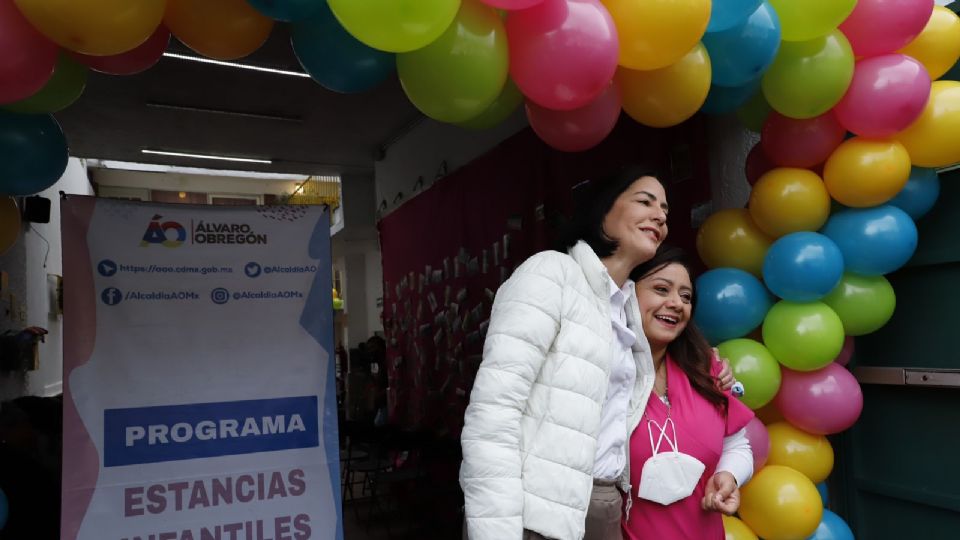 La alcaldesa de Álvaro Obregón, Lía Limón, entregó apoyos a las estancias infantiles.