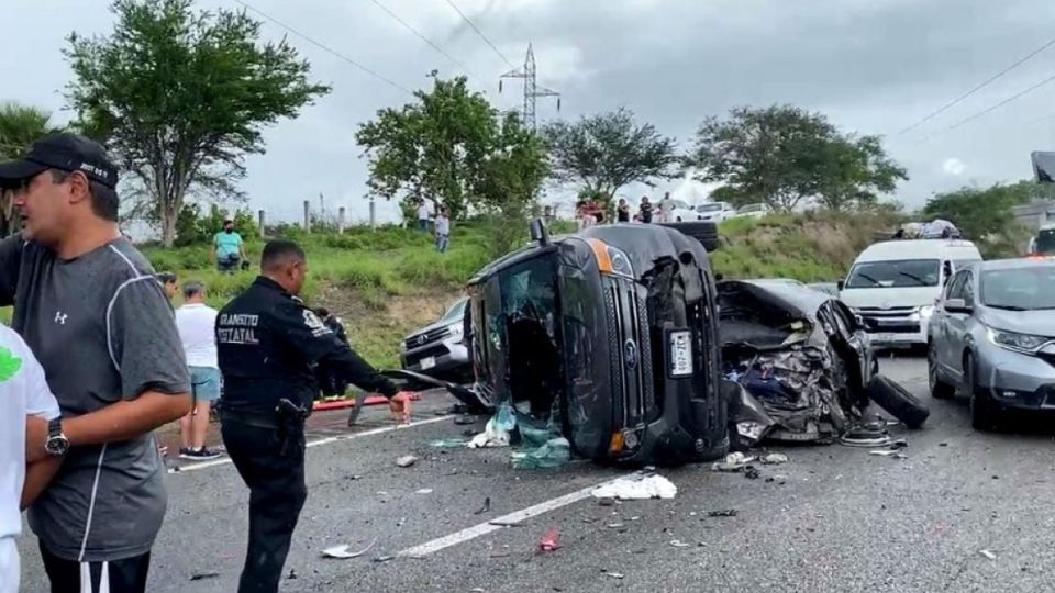 Accidente vehicular en la Autopista del Sol.