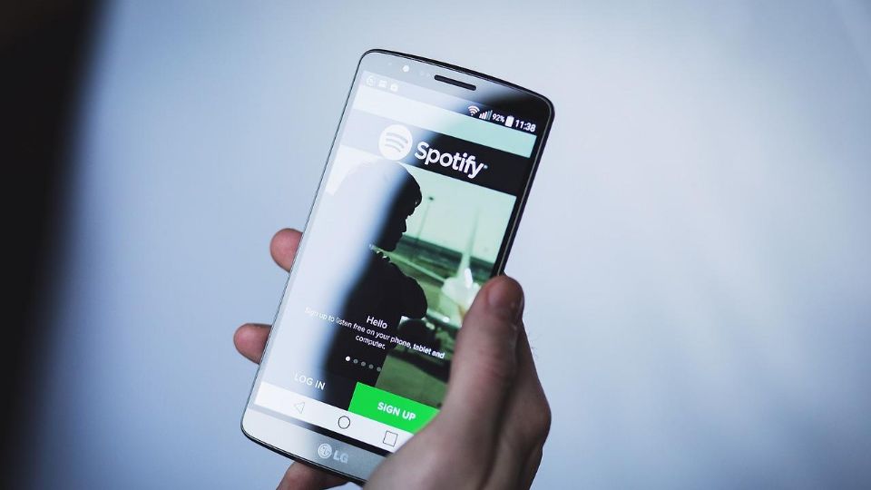 Spotify sorprende a usuarias y usuarios con su nueva herramienta de karaoke.