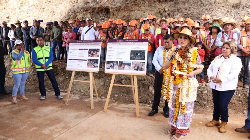 La gobernadora Evelyn Salgado, constató los avances del programa de pavimentación de los caminos artesanales de La Mañana.