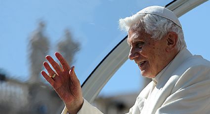 Benedicto XVI es aplaudido y homenajeado por 40 mil personas