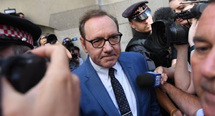 El actor Kevin Spacey, niega las acusaciones de cometer 5 delitos sexuales