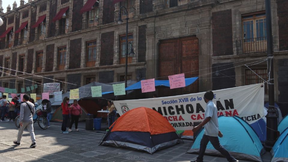 Plantón de maestros CNTE  frente a la Secretaría de Educación Pública (SEP) en el Centro Histórico de la Ciudad.