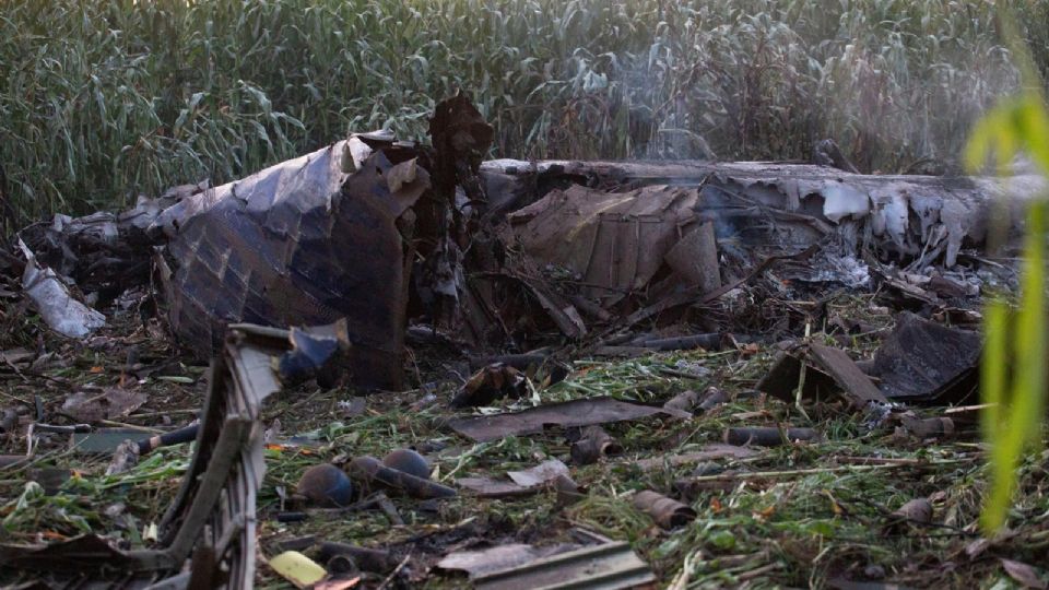 Localizan dos cuerpos de ocho tras accidente de avión en Grecia.