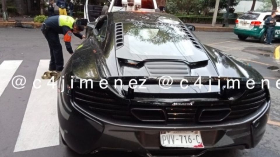 Es identificado el conductor que estrelló un McLaren en Parque Lincoln.