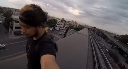 El gran riesgo de los jóvenes 'surfistas' del Metro; por selfies extremas hay 10 decesos en el país