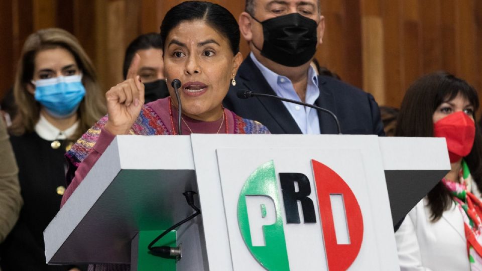 La diputada Eufrosina Cruz Mendoza, durante la conferencia de prensa con el tema del Paquete Presupuestal 2022..