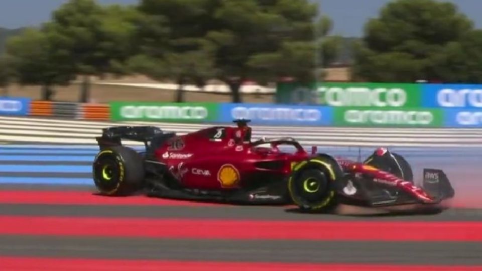 El momento en que Charles Leclerc, piloto de Ferrari, pierde el control y pierde el liderato del GP de Francia.