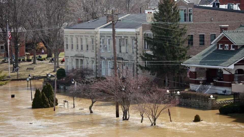 Suman ocho muertos por las inundaciones en Kentucky.