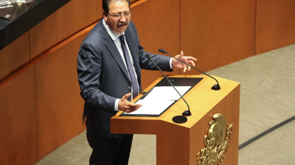 El diputado Reginaldo Sandoval durante la Sesión de la Comisión Permanente en el Senado de la República.