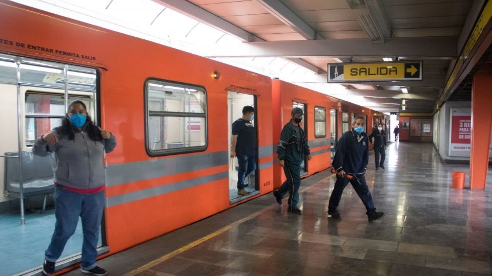 Personal del STC Metro evitó que una menor se arrojara a las vías.