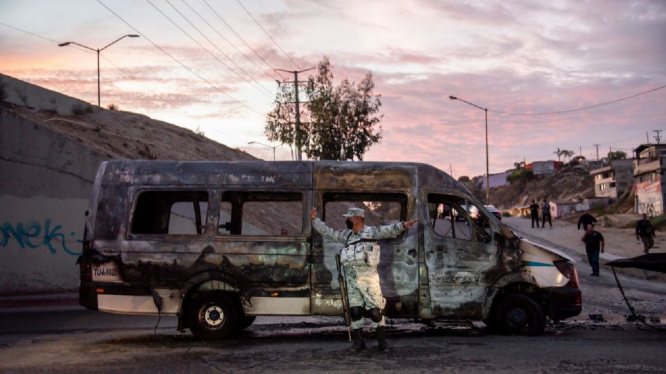 Un trasporte público fue quemado en el Bulevar Salvador Rosas Magallón, Tijuana, Baja California.