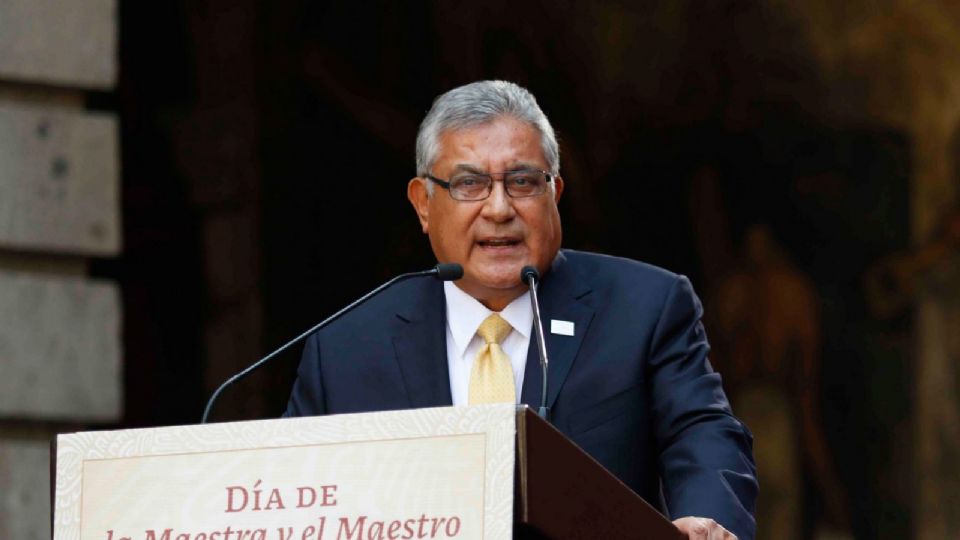 Alfonso Cepeda Salas, Secretario General del Sindicato Nacional de Trabajadores de la Educación (SNTE), durante la celebración del Día de la Maestra y el Maestro, el 15 de mayo de 2022.