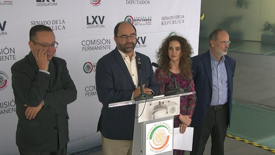 Conferencia de prensa del Grupo Plural en el Senado de la República.