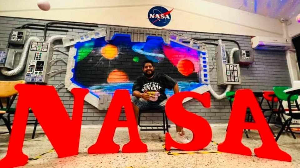 Un salón de la Escuela Primaria Centenario de la Revolución tuvo un primer día de clases extraordinario con temática de la NASA.