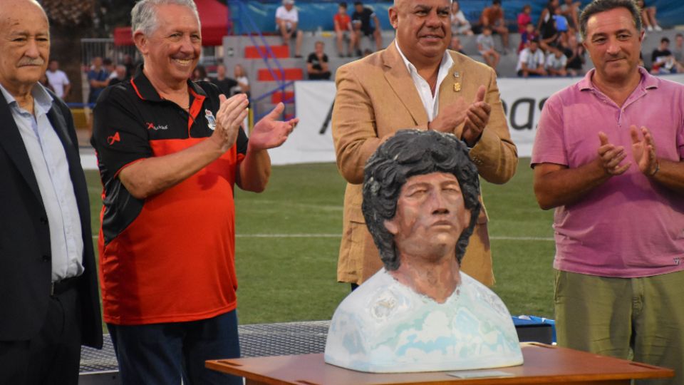 Homenaje a Maradona en torneo COTIF.