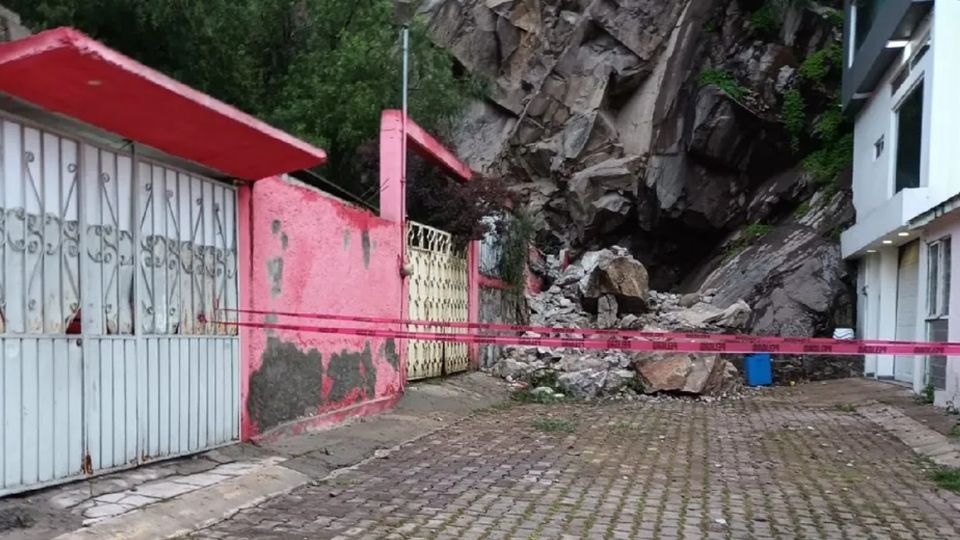 Cerro en Ecatepec se desgaja